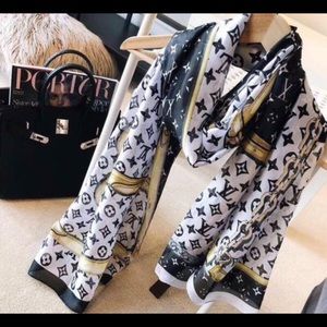 louis vuitton Silk scarf/ shawl